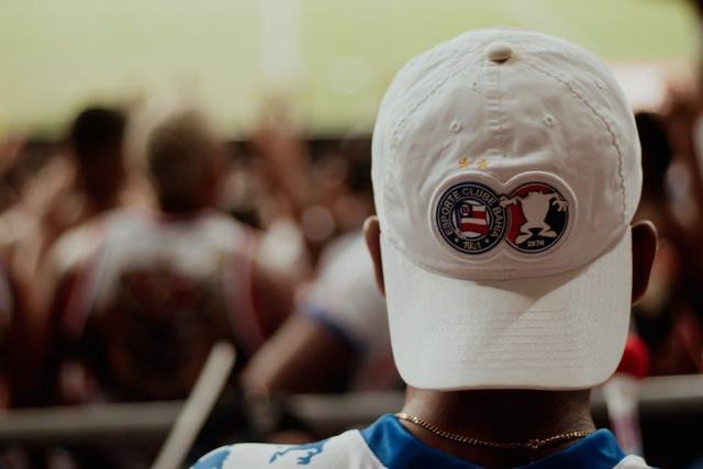 Le realisateur attire par le chaos autour de maradona