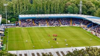 Ancien directeur général menotté a Gigg Lane : la chute de Bury FC