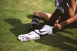 Taille chaussure de foot : faut-il prendre au-dessus ?